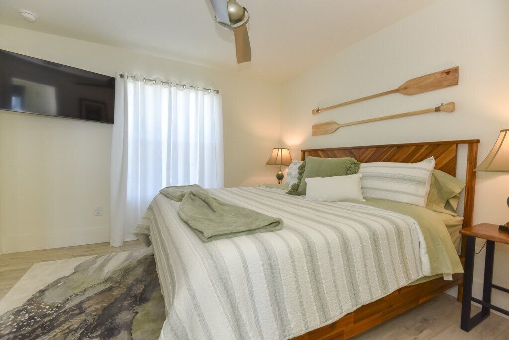 Photo of Others in Painters Walk