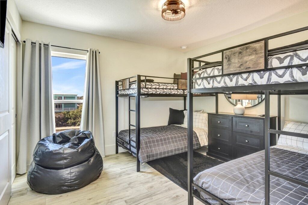 Photo of Others in Painters Walk