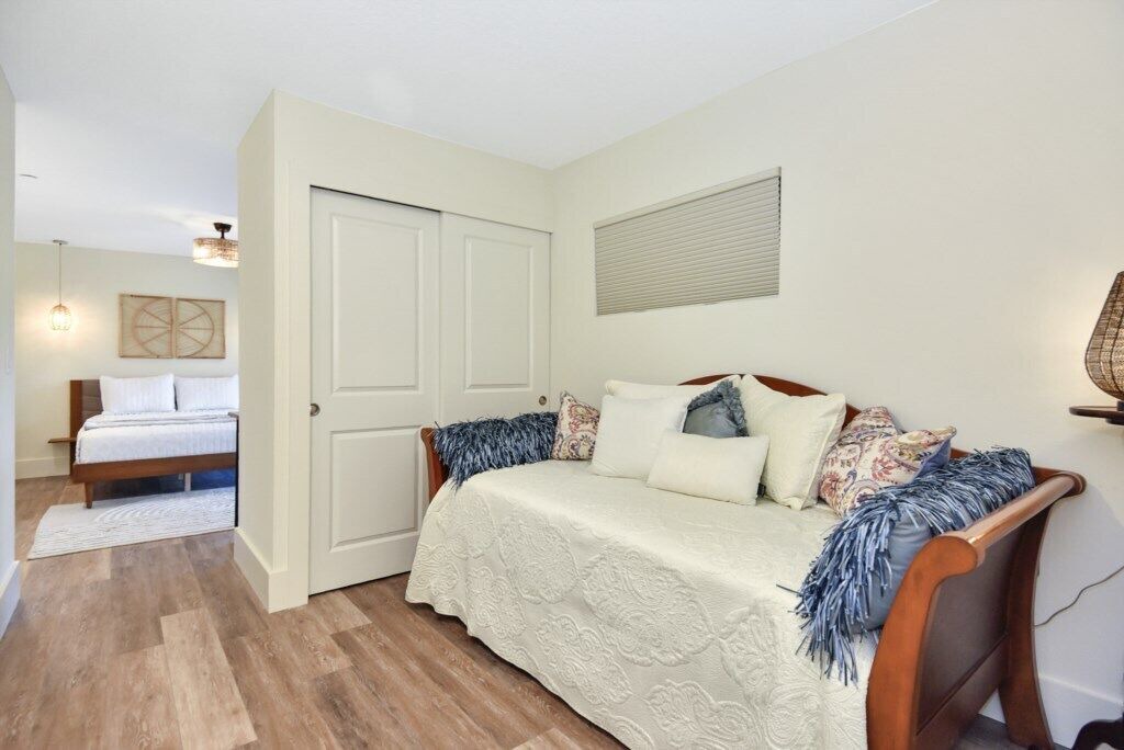 Photo of Others in Painters Walk