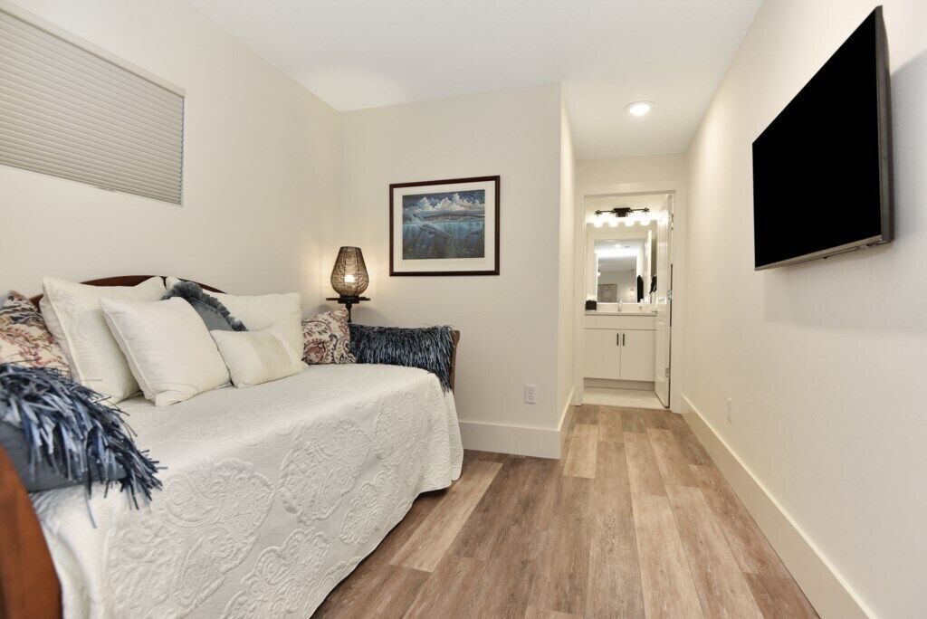 Photo of Others in Painters Walk