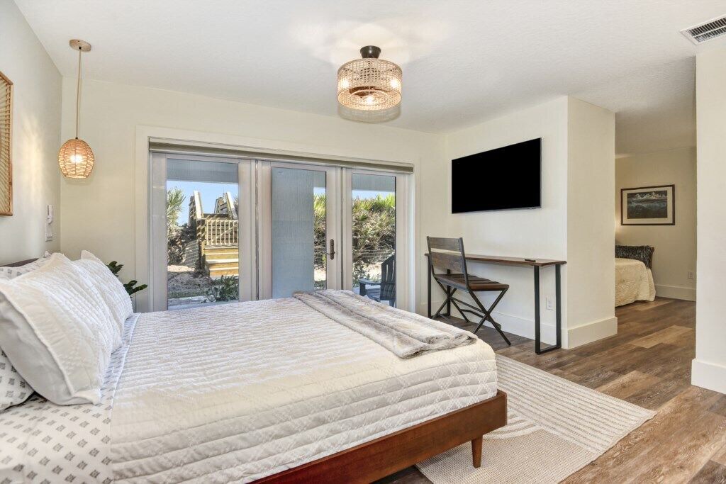 Photo of Others in Painters Walk