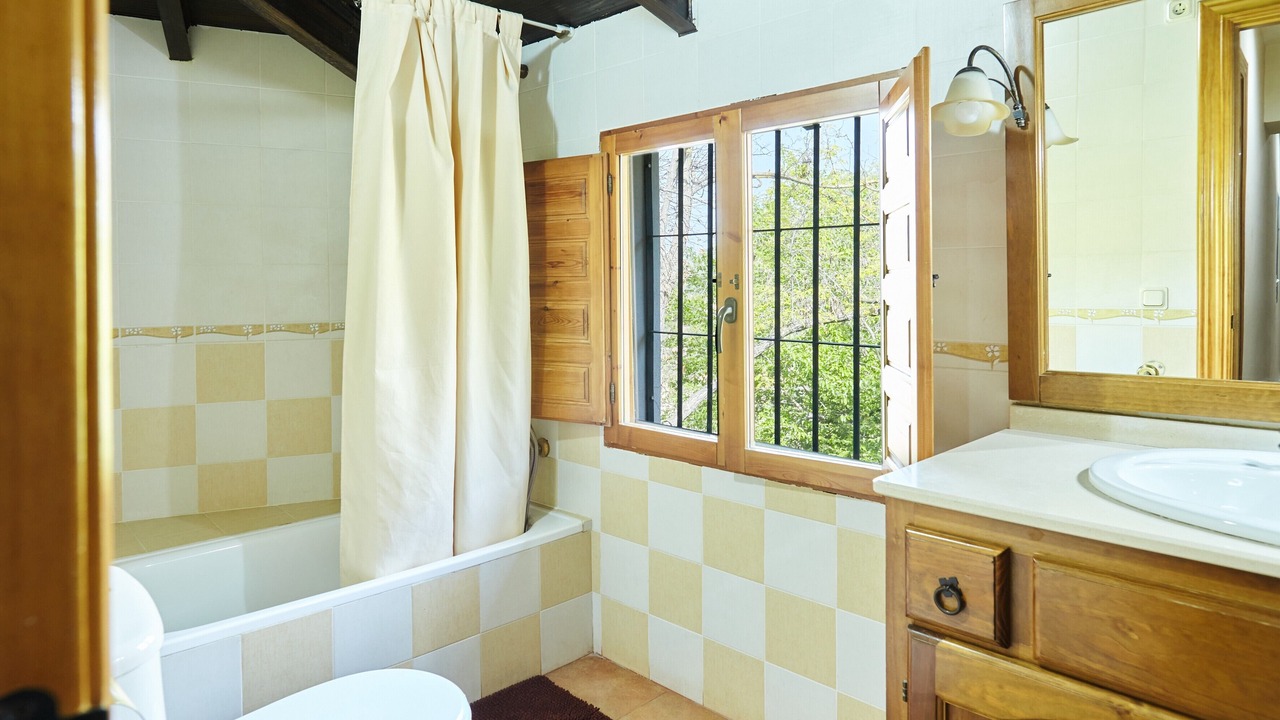 Photo of Bathroom in Iznatoraf