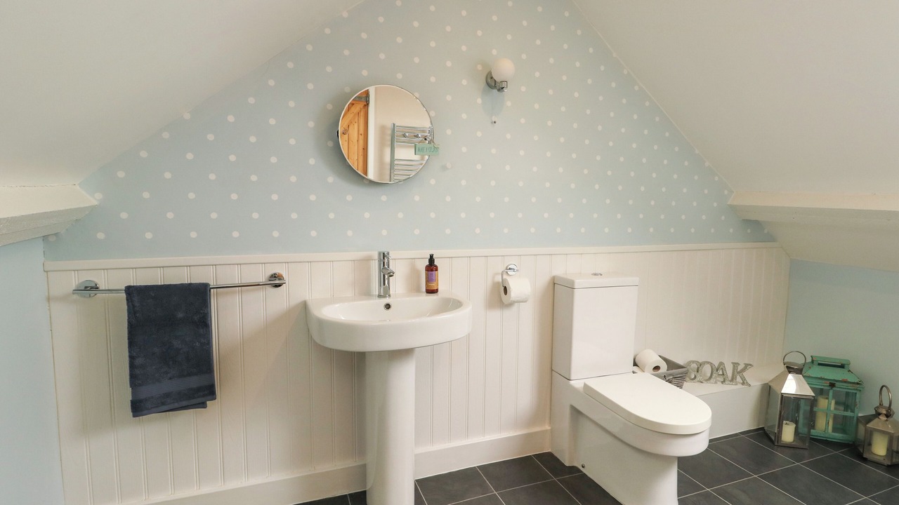 Photo of Bathroom in Llanfaelog