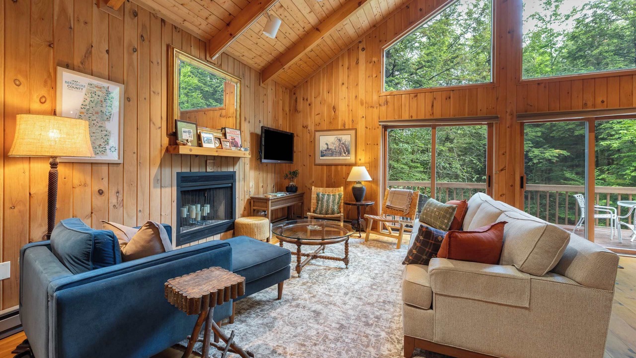 Photo of Livingroom in Becket