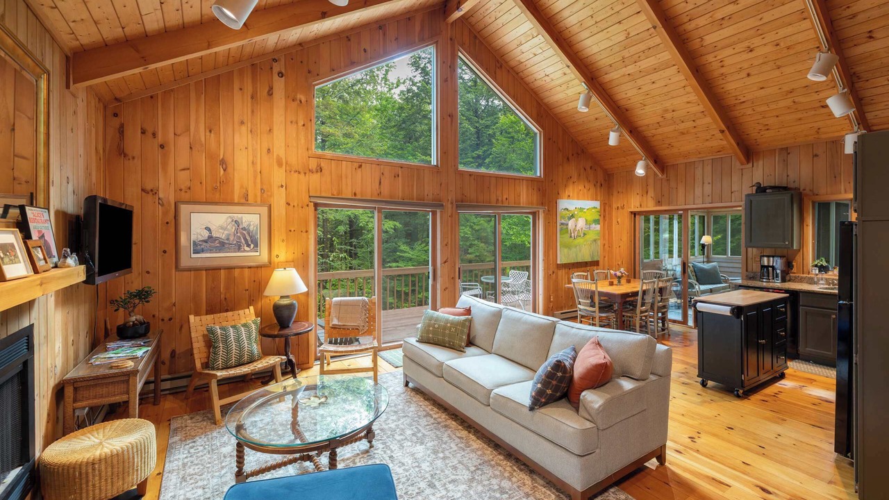 Photo of Livingroom in Becket