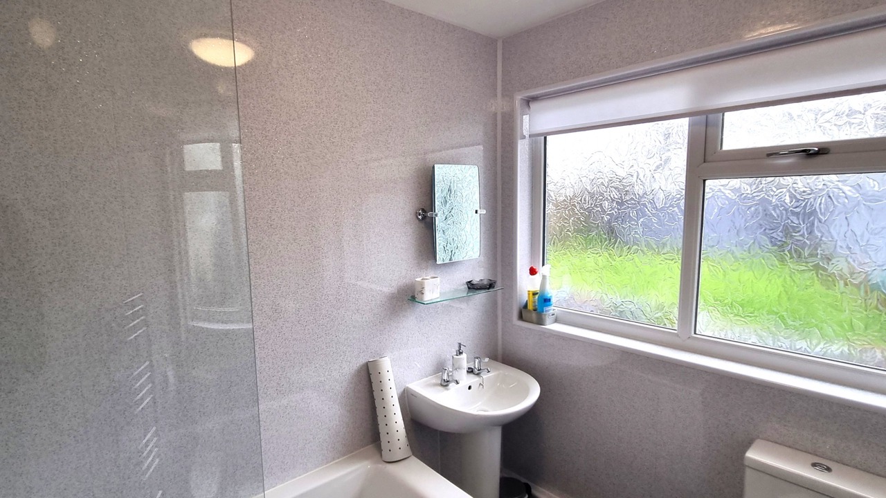 Photo of Bathroom in Goonhavern