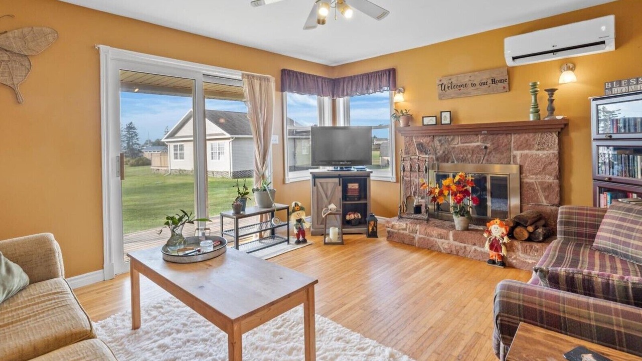 Photo of Livingroom in Fernwood