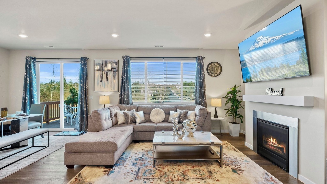 Photo of Livingroom in Spanaway