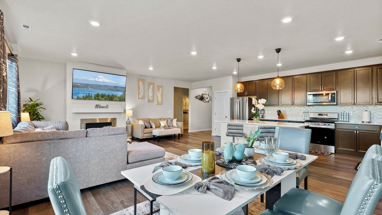 Photo of Livingroom in Spanaway