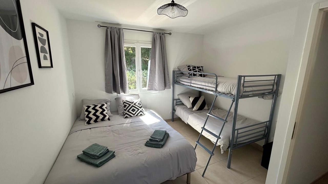 Photo of Bedroom in Saint-Julien-de-Peyrolas