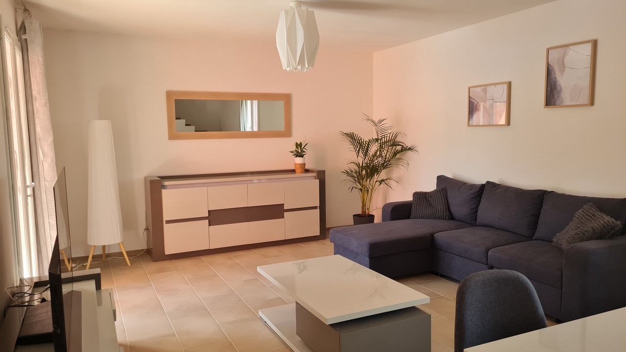 Photo of Livingroom in Saint-Julien-de-Peyrolas
