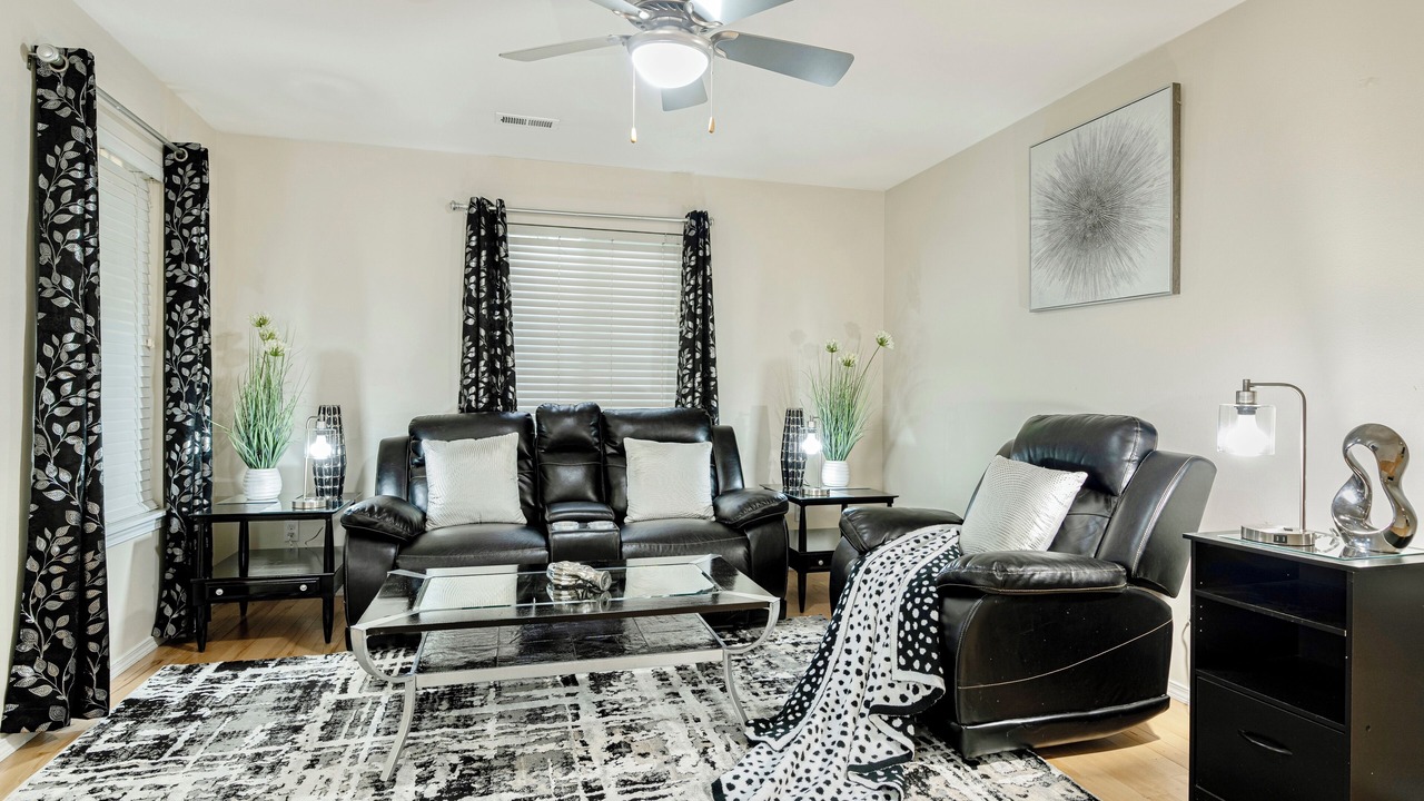 Photo of Livingroom in Union Hill-Novelty Hill