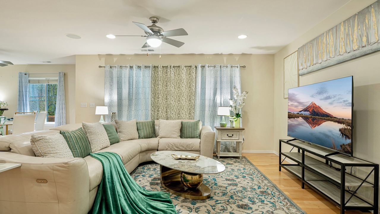 Photo of Livingroom in Union Hill-Novelty Hill