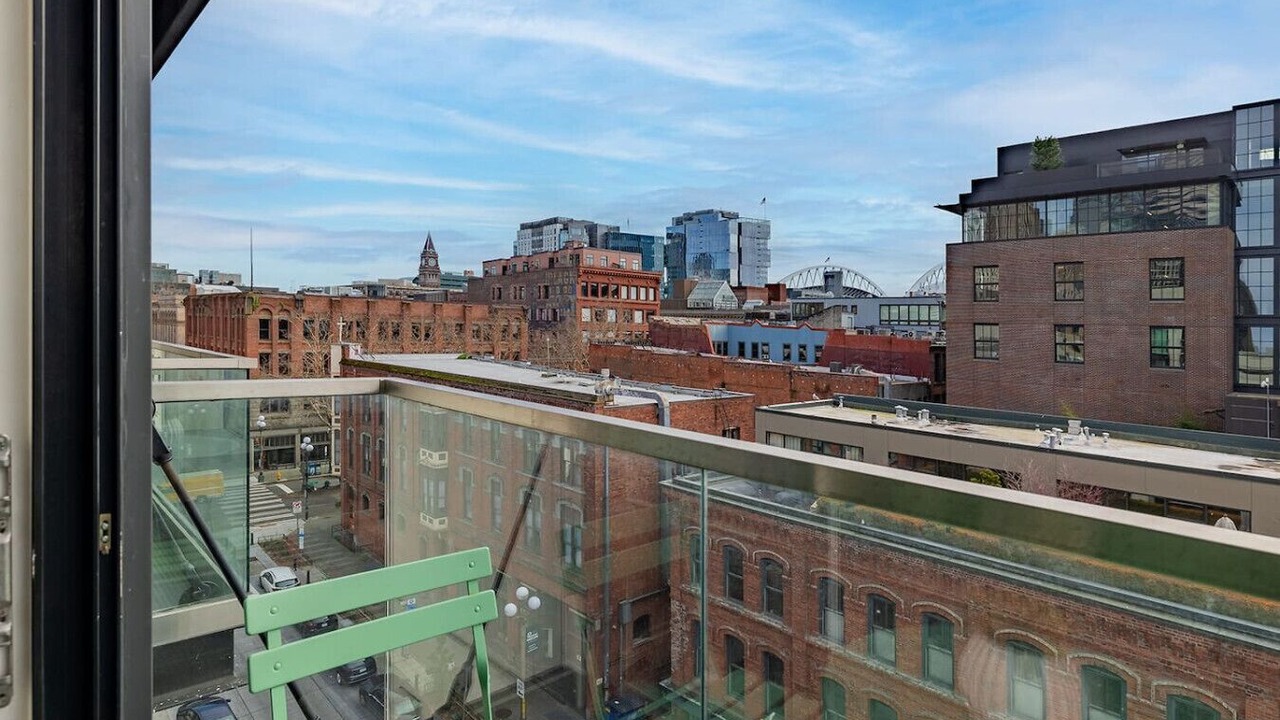 Photo of Others in Pioneer Square