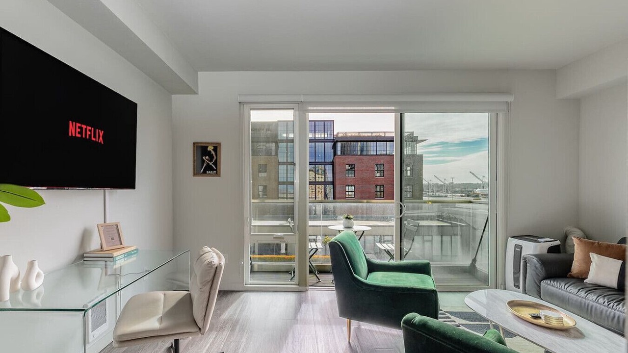 Photo of Others in Pioneer Square