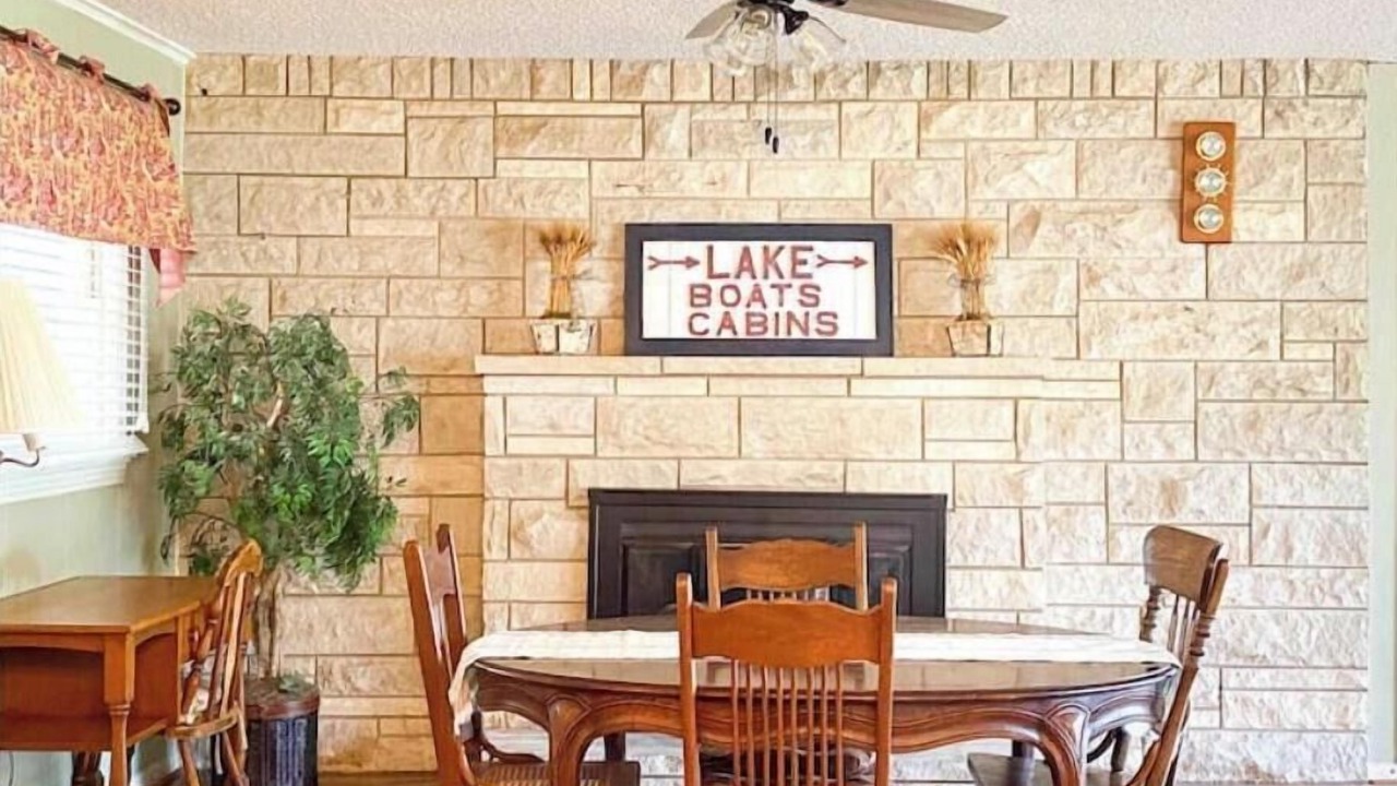 Photo of Livingroom in Whitney