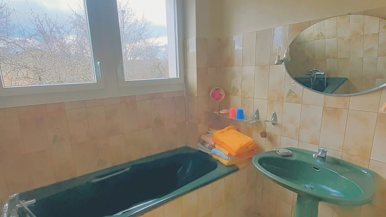 Photo of Bathroom in Saint-Julien-de-Lampon