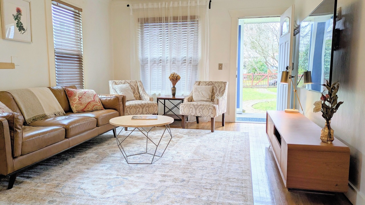 Photo of Livingroom in Loyal Heights