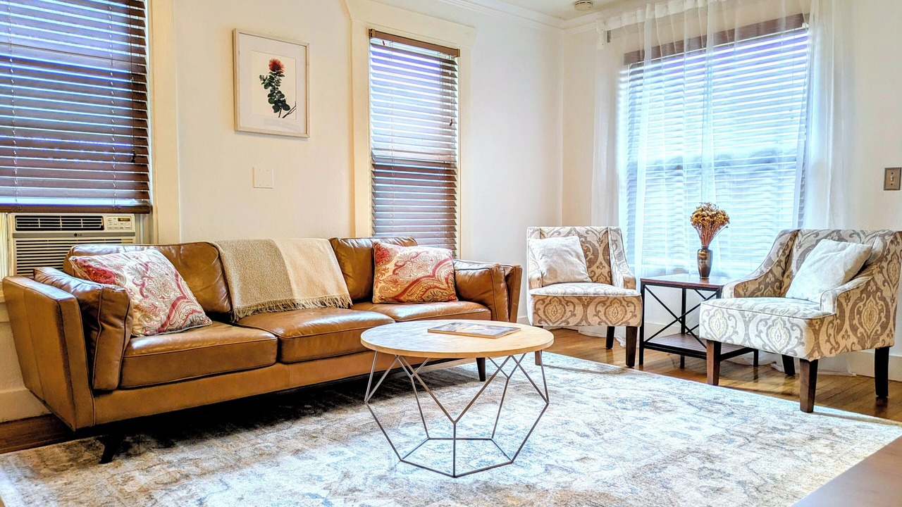 Photo of Livingroom in Loyal Heights