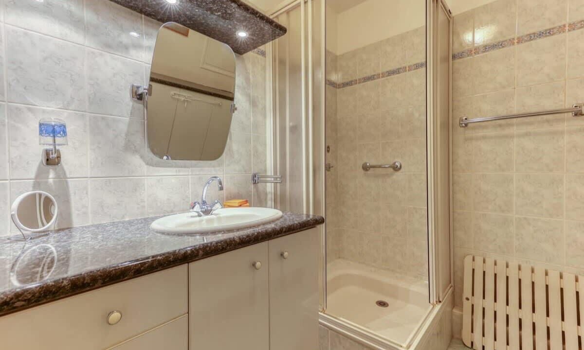 Photo of Bathroom in Saint-Fargeau