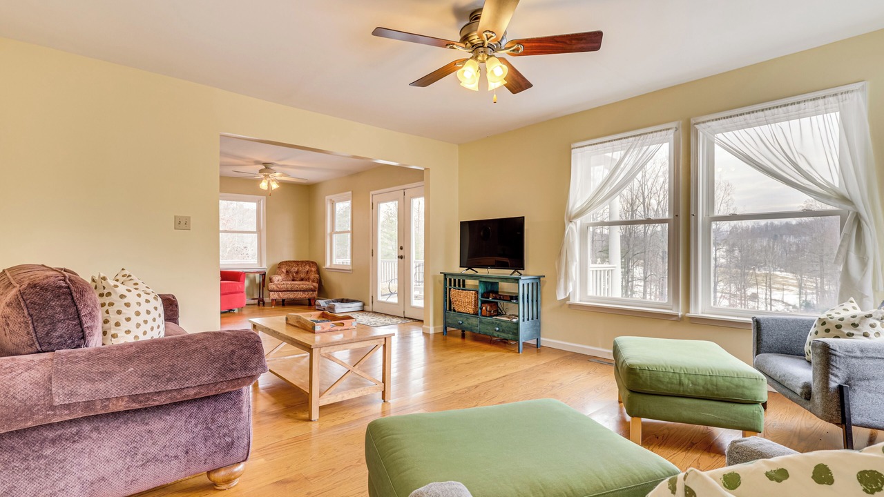 Photo of Livingroom in Haywood