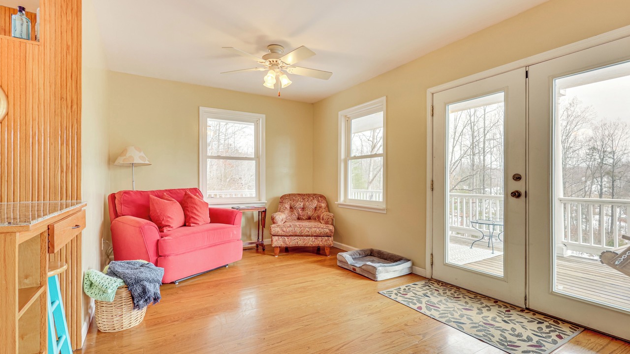 Photo of Livingroom in Haywood