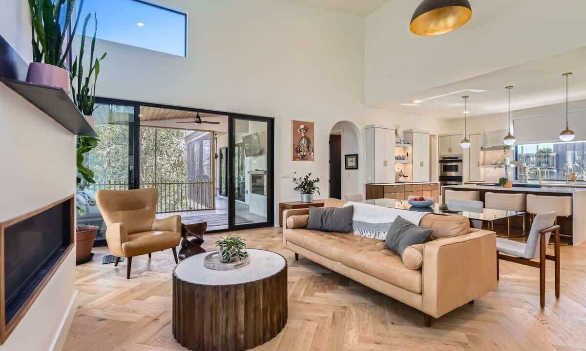 Photo of Bedroom in West Lake Hills