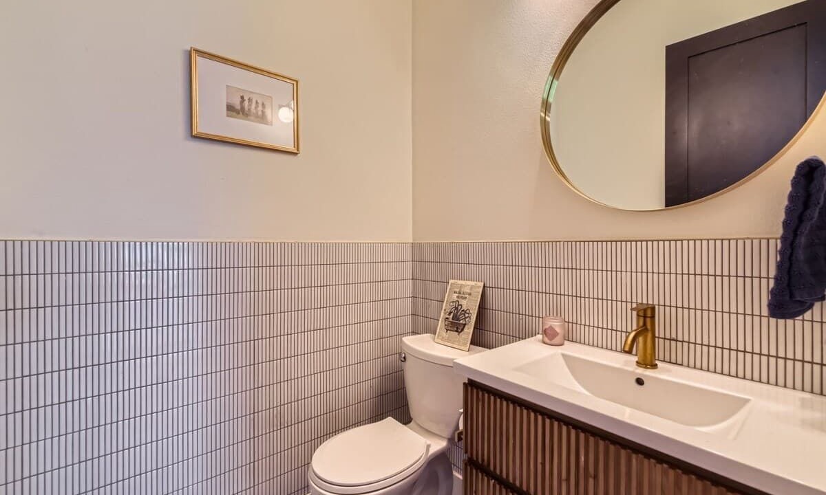 Photo of Bathroom in West Lake Hills