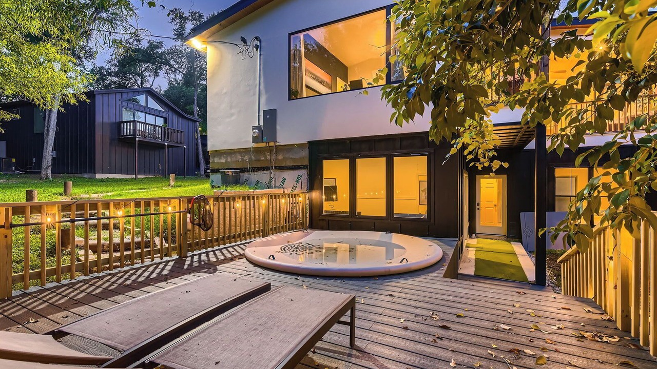 Photo of Patio Balcony in West Lake Hills