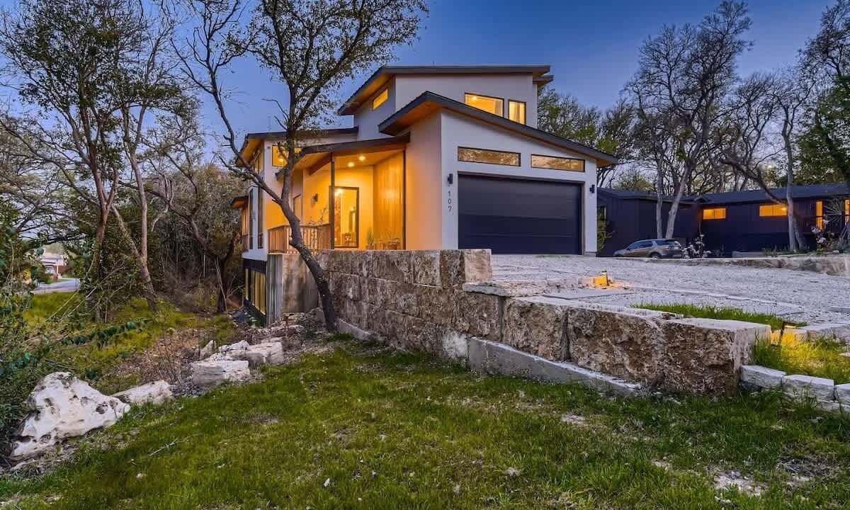 Photo of Outdoor in West Lake Hills