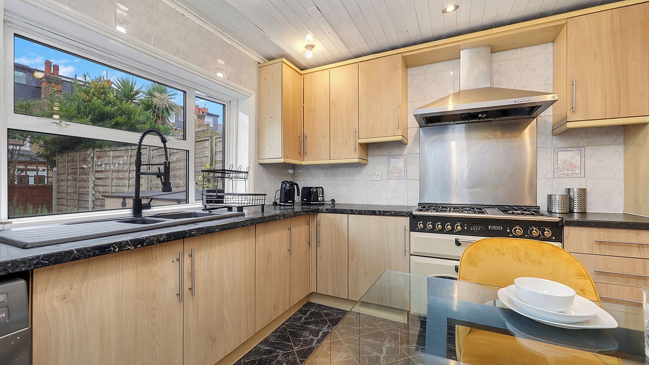 Photo of Kitchen in Leabridge