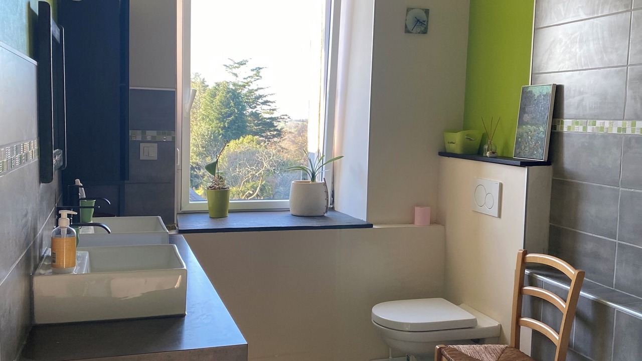 Photo of Bathroom in Locronan