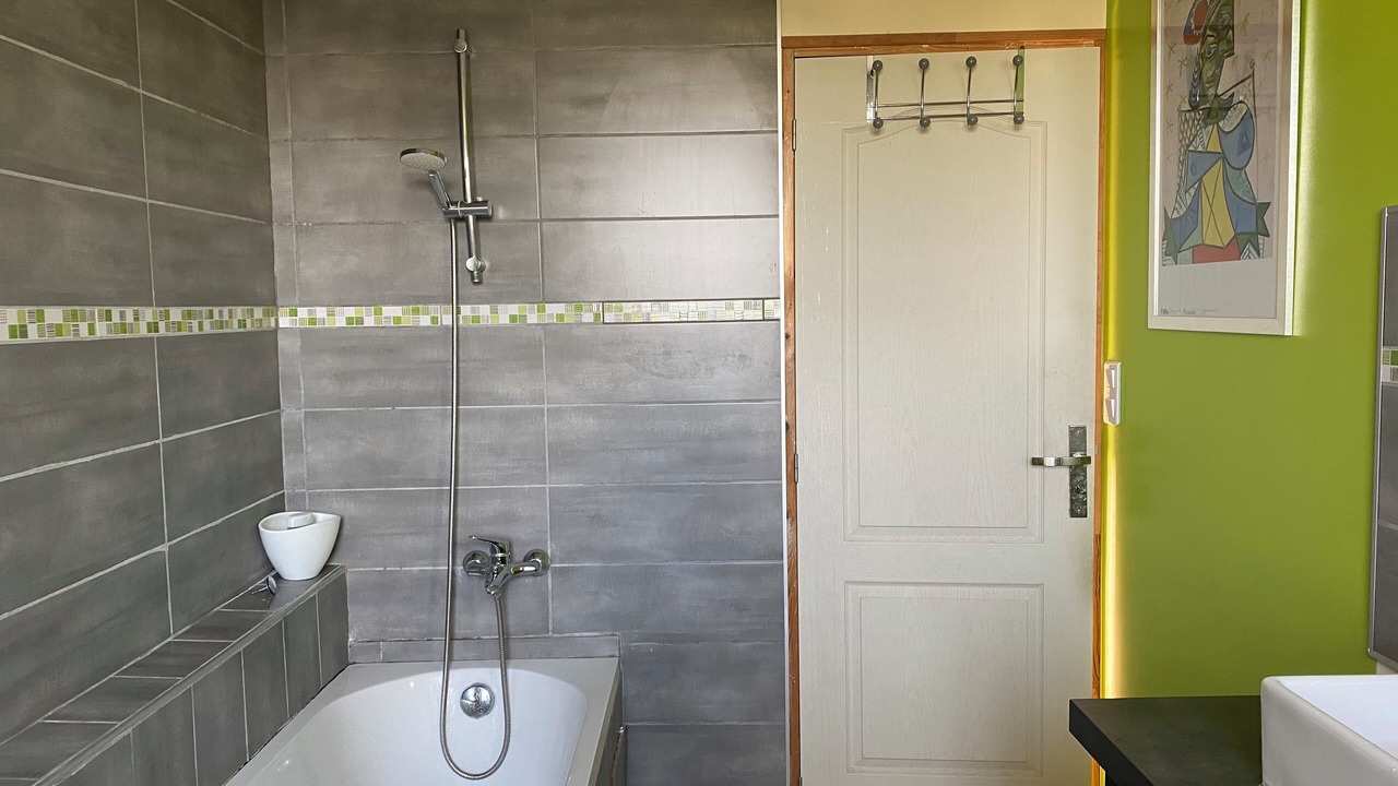 Photo of Bathroom in Locronan