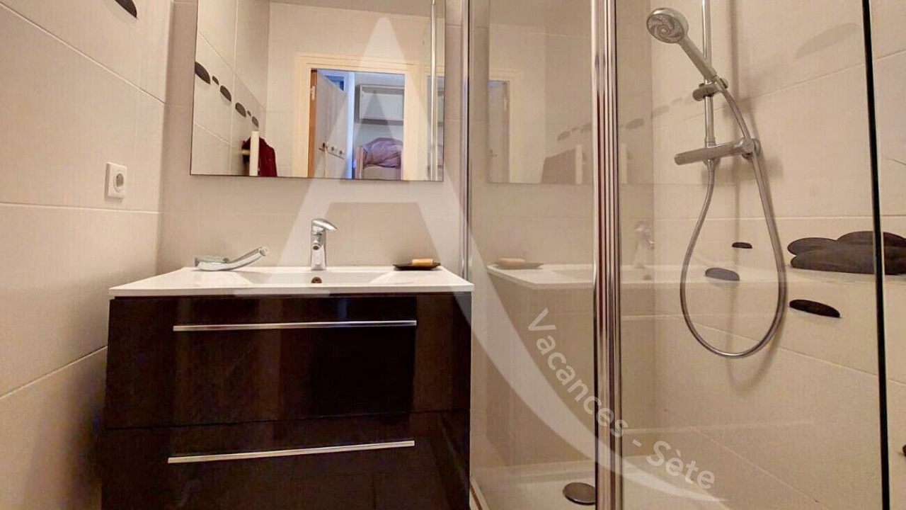 Photo of Bathroom in Sete