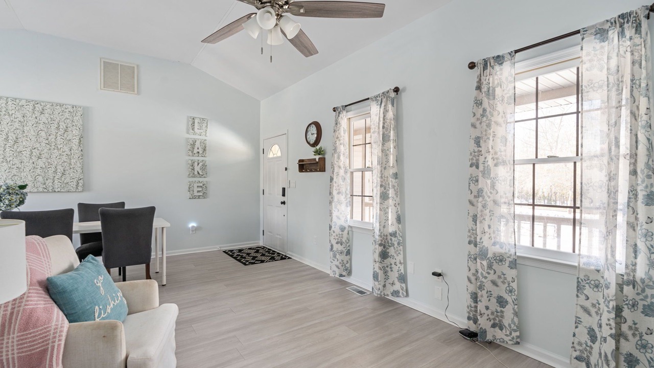Photo of Livingroom in Windwood Coves