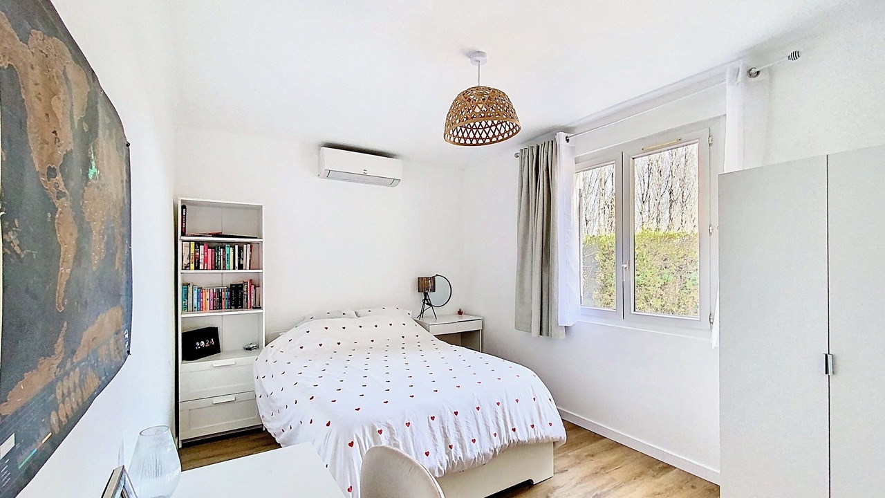 Photo of Bedroom in Serignan-du-Comtat