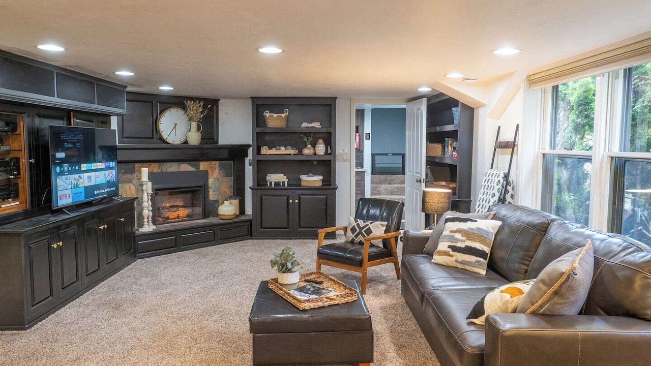 Photo of Livingroom in College Hill