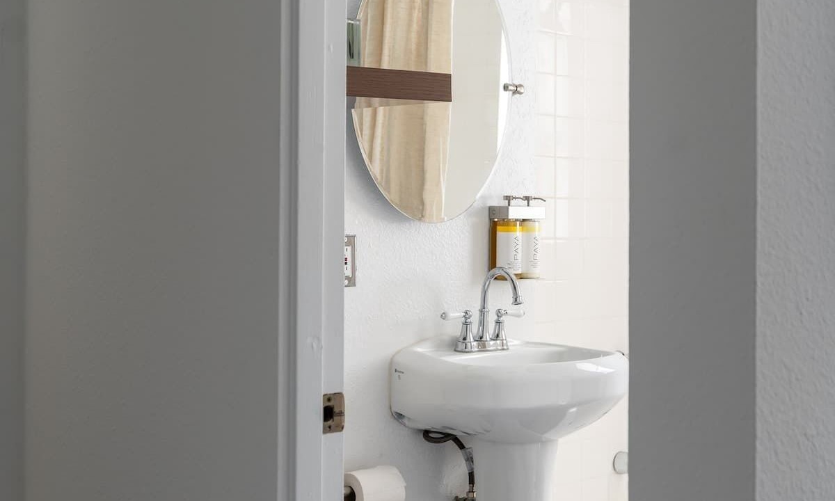 Photo of Bathroom in Beachwood Canyon