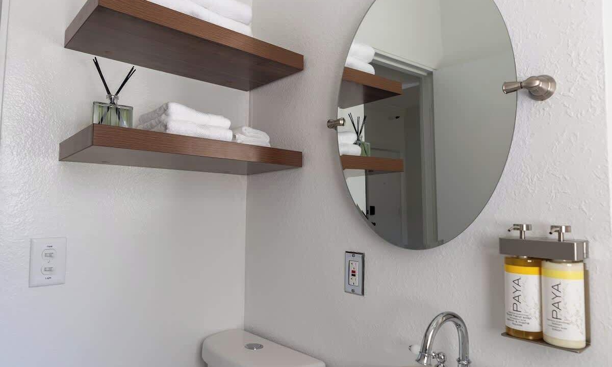 Photo of Bathroom in Beachwood Canyon