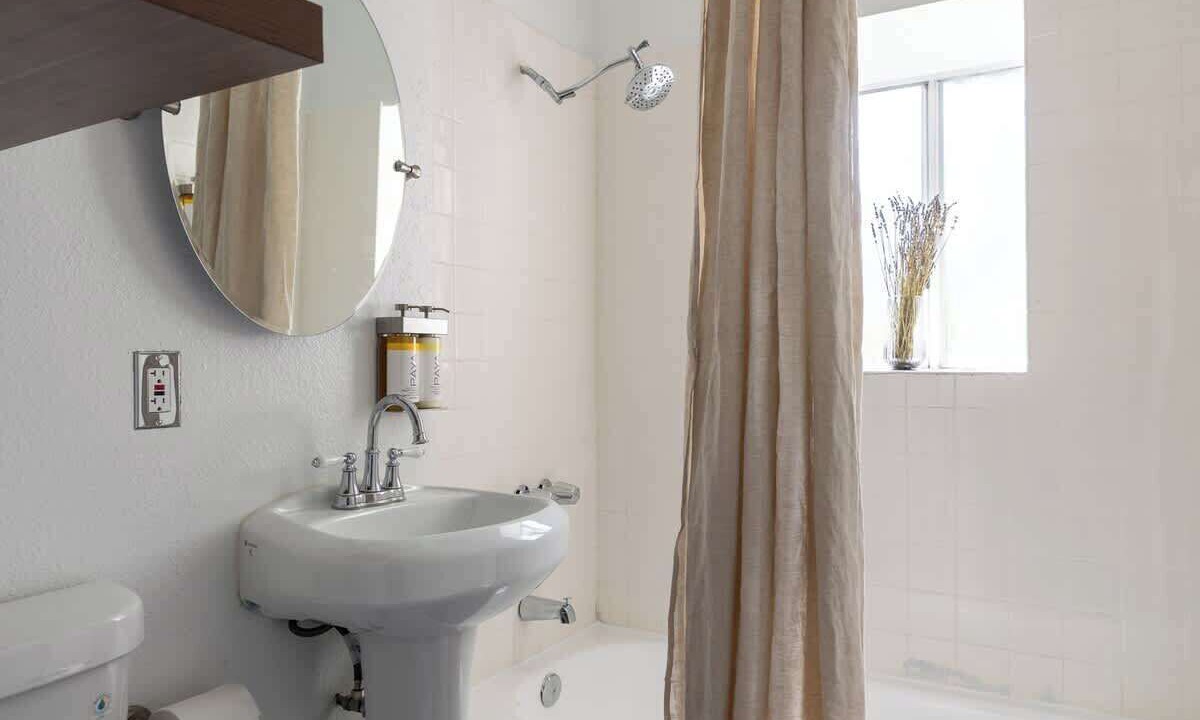 Photo of Bathroom in Beachwood Canyon