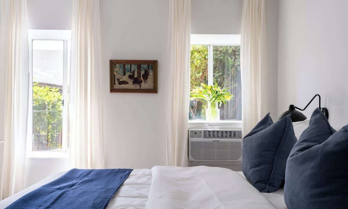 Photo of Bedroom in Beachwood Canyon