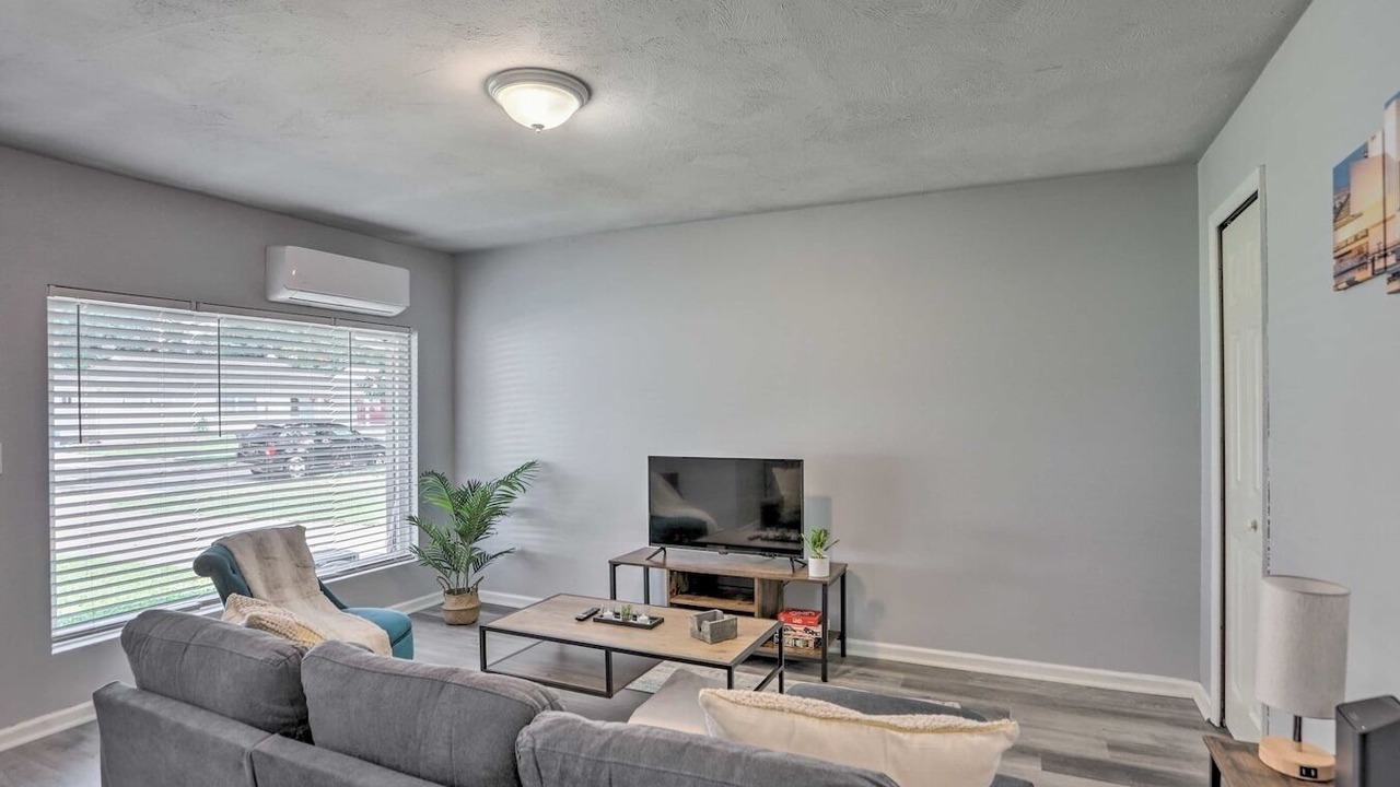 Photo of Livingroom in Parma Heights
