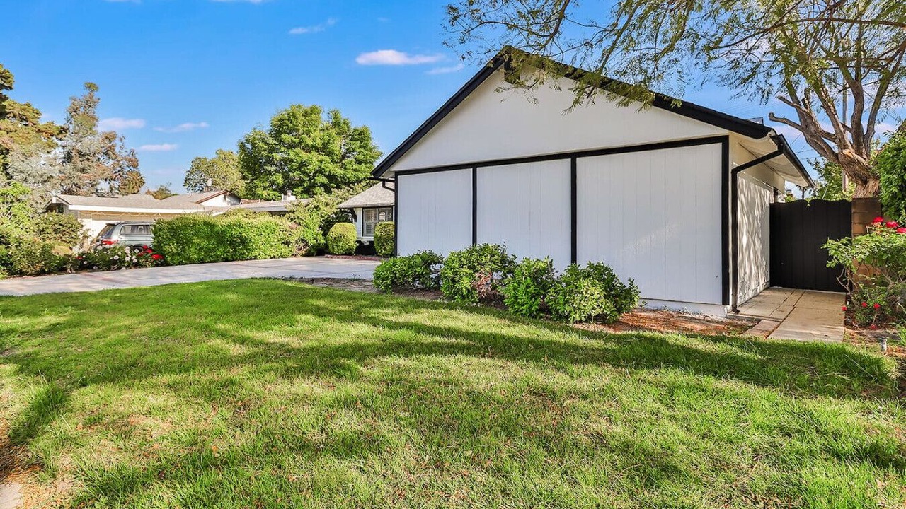 Photo of Outdoor in Canoga Park