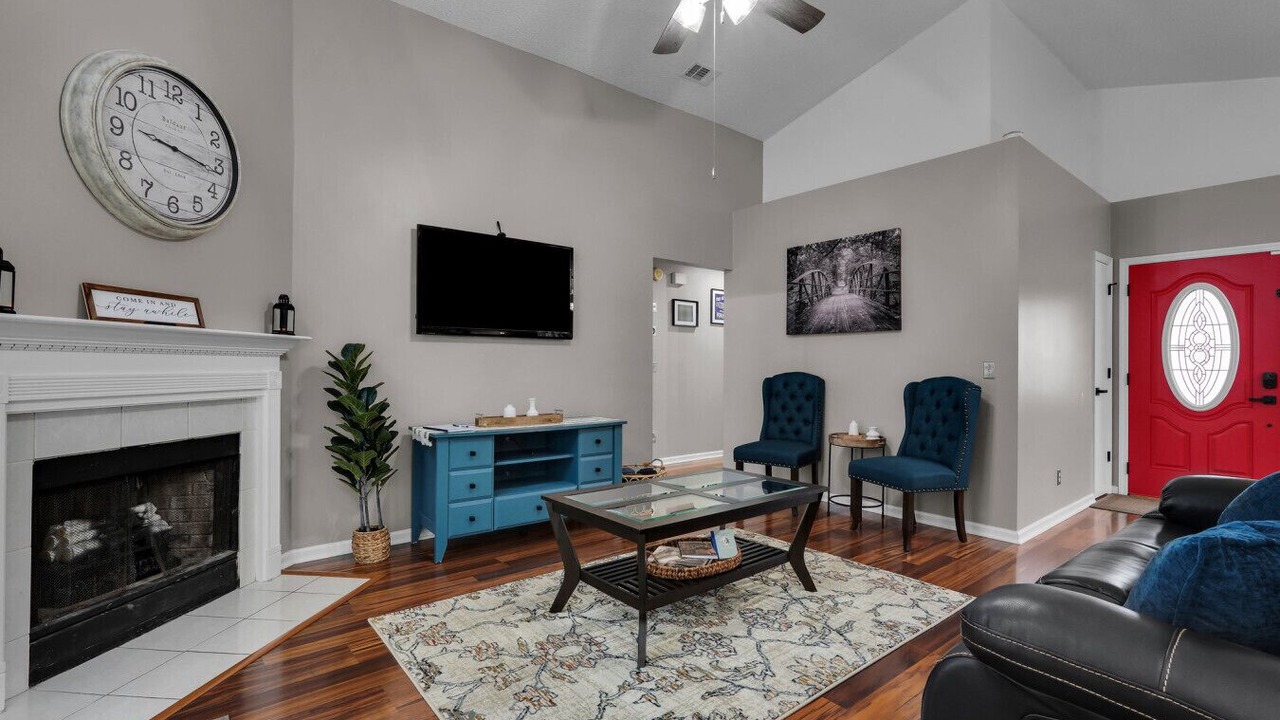 Photo of Livingroom in Richmond Hill