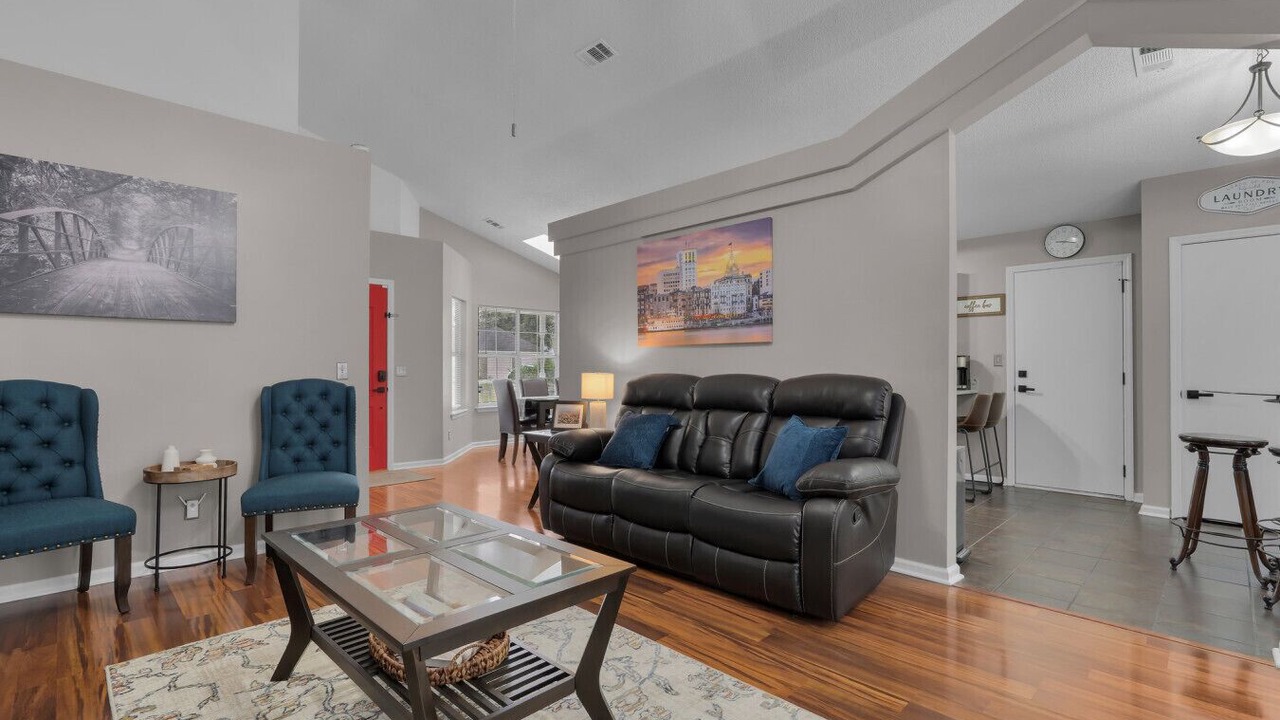 Photo of Livingroom in Richmond Hill