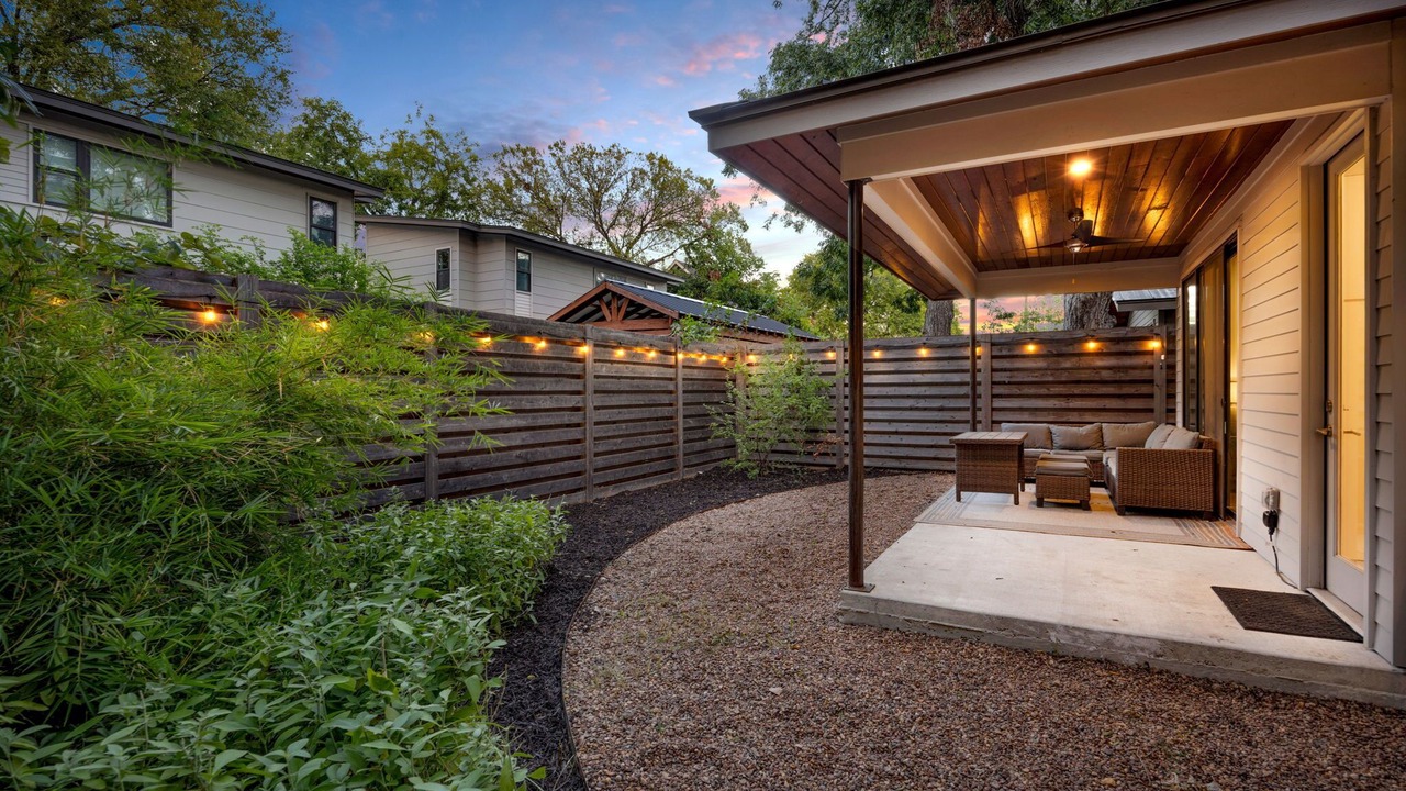 Photo of Patio Balcony in Govalle