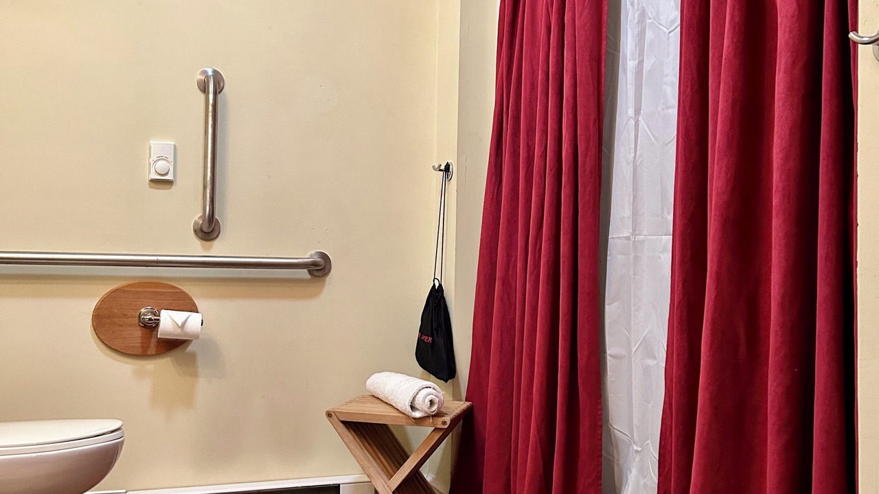 Photo of Bathroom in Adamstown