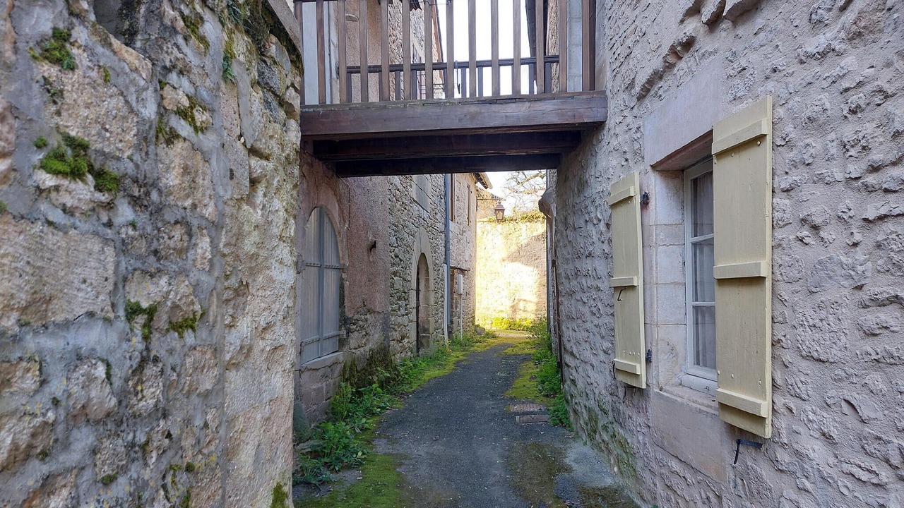 Photo of Others in Le Lardin-Saint-Lazare