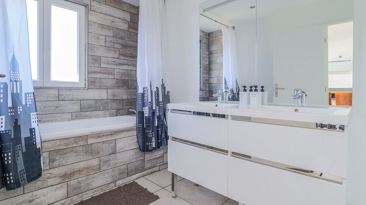 Photo of Bathroom in Petite-Synthe