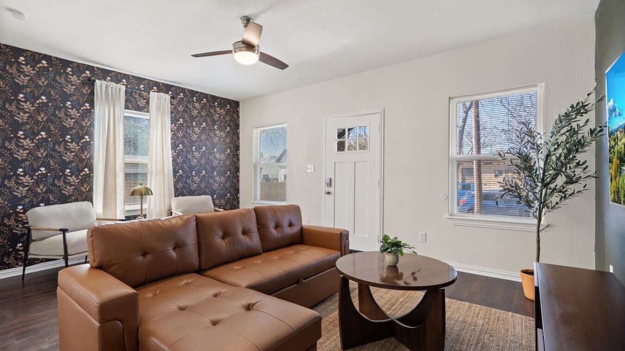 Photo of Livingroom in Old East Dallas